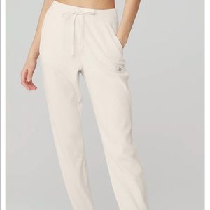 Alo Yoga Muse Sweatpants in Ivory NWT